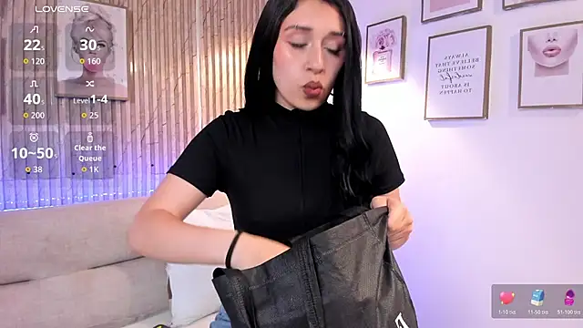 Zoey monroe online show from April 10, 2026, 12:01 pm