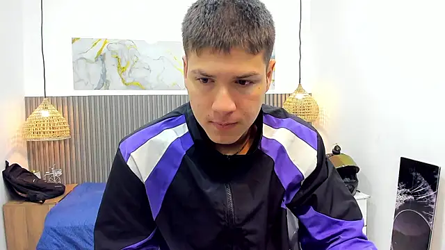 AlessandroFranco online show from July 6, 2026, 12:34 pm