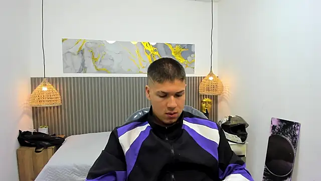 AlessandroFranco online show from June 10, 2026, 1:23 pm