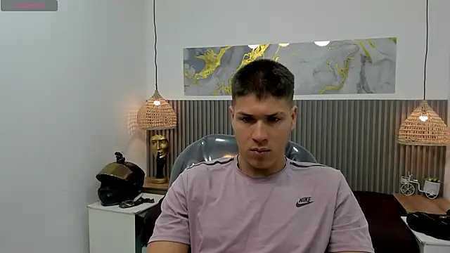 AlessandroFranco online show from April 22, 2026, 1:07 pm