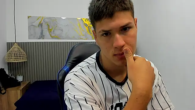 AlessandroFranco online show from July 21, 2026, 12:28 pm