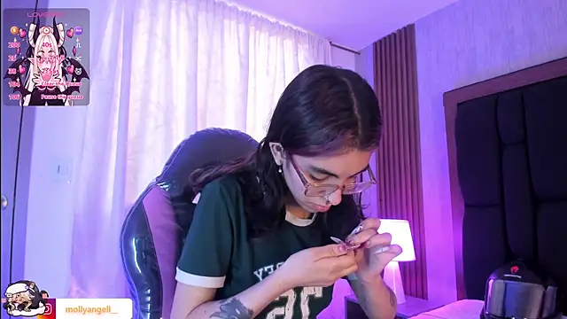 Molly A online show from August 4, 2026, 3:16 pm