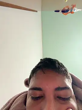 LeiAaron9810 online show from April 17, 2026, 7:44 am