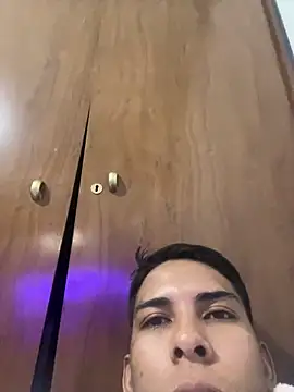 LeiAaron9810 online show from March 28, 2026, 9:49 pm