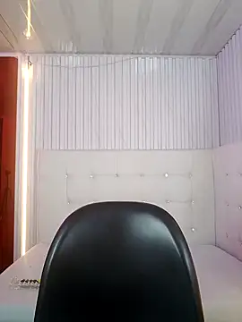 Kittylatina  online show from April 23, 2026, 9:27 am