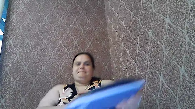 DollyGersonn online show from June 9, 2026, 6:31 pm