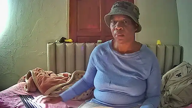 JoycyQueen online show from April 4, 2026, 6:09 am