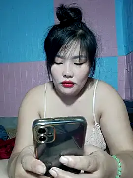 Snapshot of Irene-01 chatting on May 10, 2026, 6:32 pm Irene-01 online show from May 10, 2026, 6:32 pm
