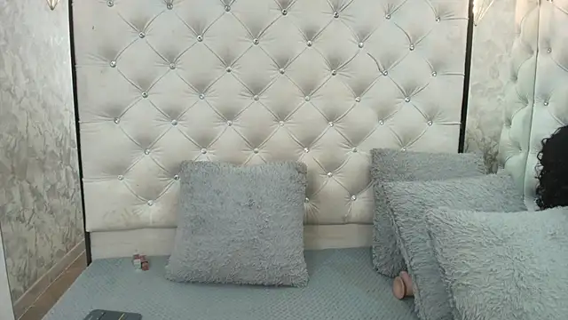 Snapshot of LadyMiax chatting on July 10, 2026, 4:12 am LadyMiax online show from July 10, 2026, 4:12 am