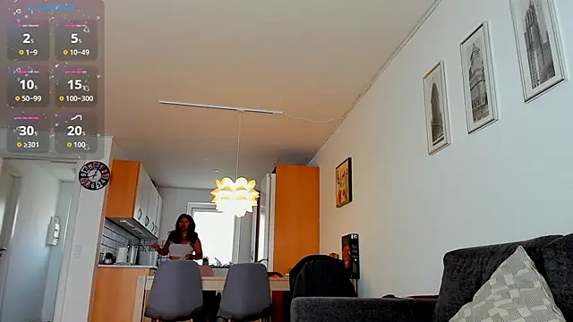 nanilovee online show from May 29, 2026, 10:43 am