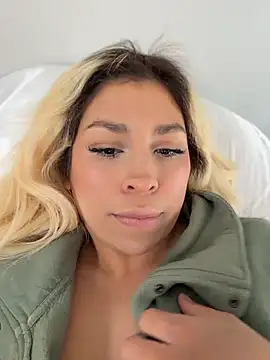 mxmxee online show from April 11, 2026, 10:57 pm