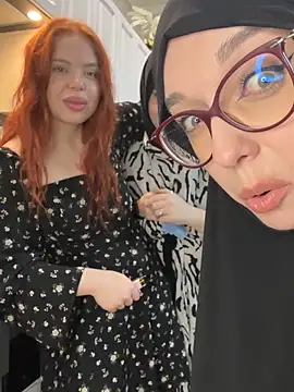 RedheadQueen  online show from April 19, 2026, 6:10 pm