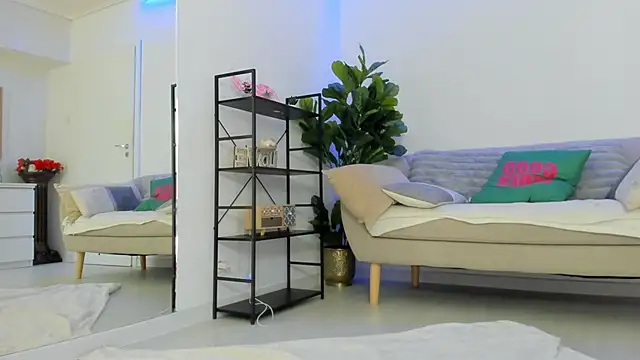 ArianaXO  online show from April 7, 2026, 7:54 am