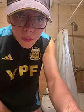 Snapshot of jossmacsi chatting on April 13, 2026, 5:50 pm jossmacsi online show from April 13, 2026, 5:50 pm