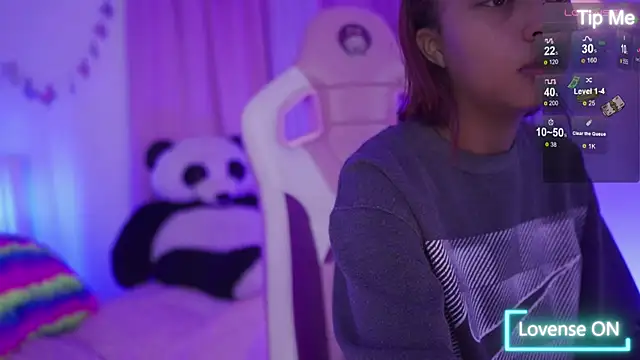 nahomy 2308 online show from April 16, 2026, 12:06 pm