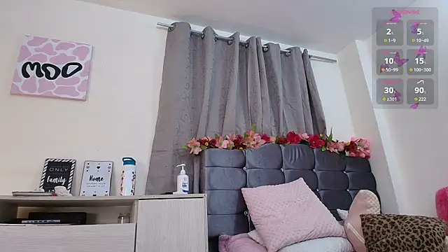 Isabella Roses  online show from July 17, 2026, 11:46 pm