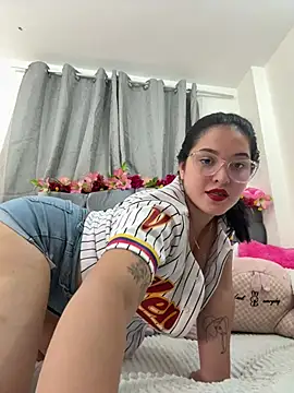 Isabella Roses  online show from July 6, 2026, 1:45 am
