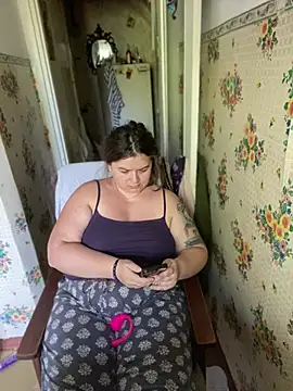 Nenssy555 online show from July 15, 2026, 1:18 pm