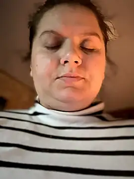 Nenssy555 online show from May 29, 2026, 2:56 pm