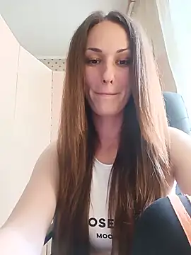 LunaCrystall online show from May 28, 2026, 2:12 pm