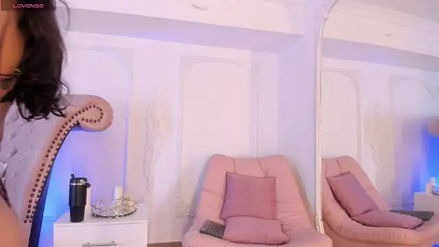LucianaBlanco  online show from June 18, 2026, 8:36 pm