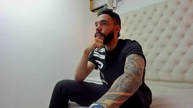 JEAN LEWIS2 online show from April 9, 2026, 7:31 pm