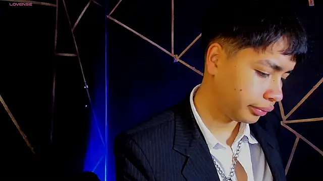 Lee Colee online show from May 1, 2026, 10:26 pm