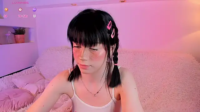 lisa sunny  online show from June 11, 2026, 11:24 pm