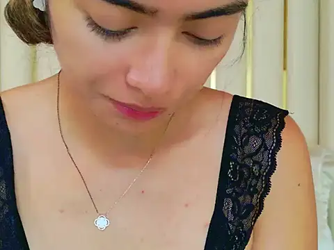 AnnieDesire online show from April 28, 2026, 2:32 pm