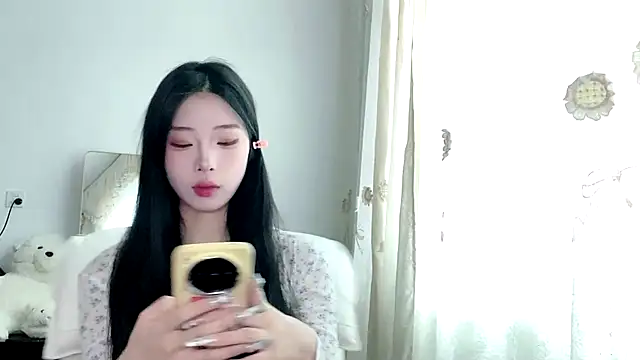 yiyibaby2026 online show from April 29, 2026, 2:05 am