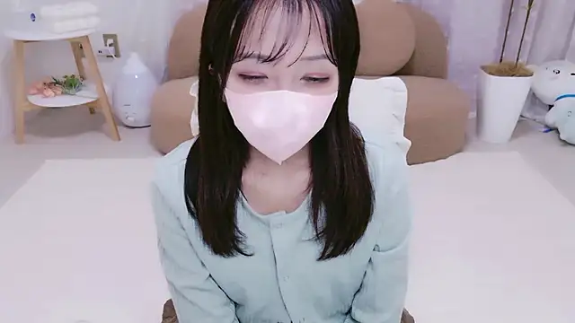 Yuzu nyan online show from April 15, 2026, 12:21 pm