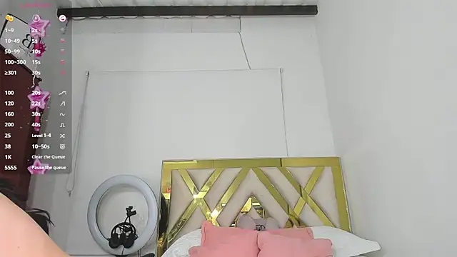 vale dolcee22 online show from March 13, 2026, 4:28 am