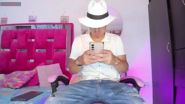 Christopher Harris  online show from April 14, 2026, 12:59 am