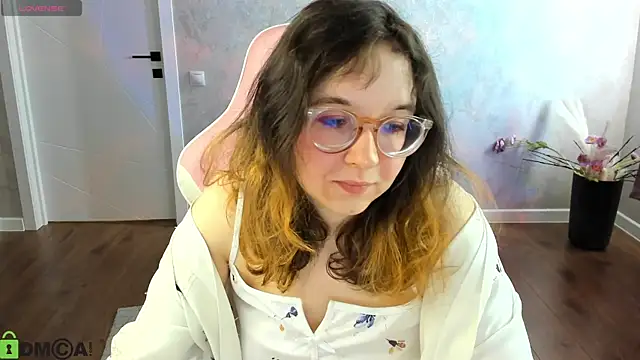Snapshot of Aleks-caster chatting on April 21, 2026, 1:42 am Aleks-caster online show from April 21, 2026, 1:42 am