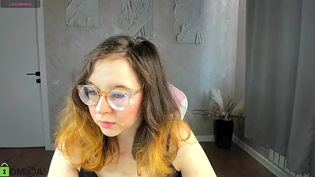 Snapshot of Aleks-caster chatting on May 15, 2026, 1:14 am Aleks-caster online show from May 15, 2026, 1:14 am