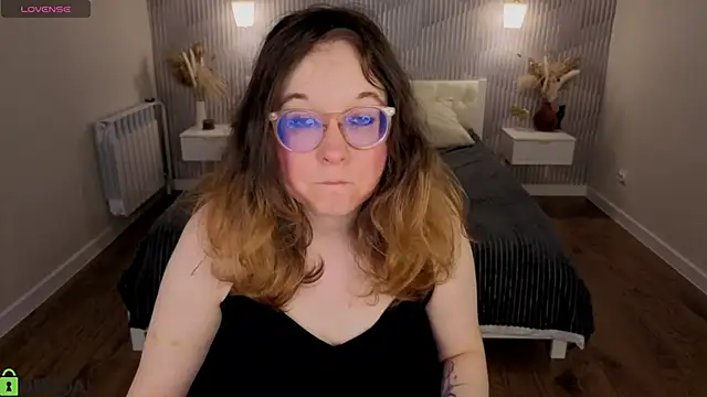 Snapshot of Aleks-caster chatting on May 14, 2026, 9:06 am Aleks-caster online show from May 14, 2026, 9:06 am