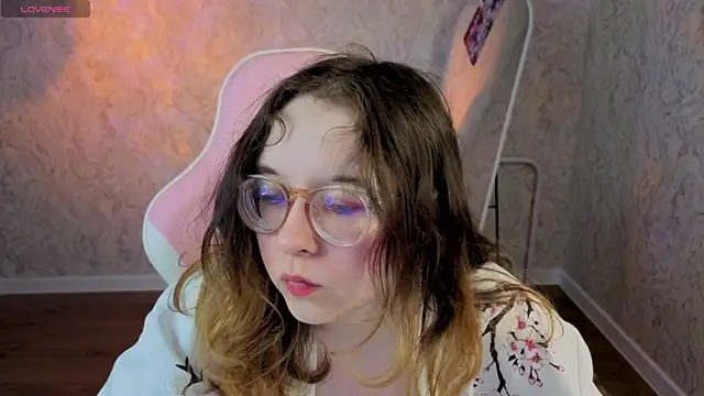 Snapshot of Aleks-caster chatting on April 22, 2026, 9:38 am Aleks-caster online show from April 22, 2026, 9:38 am