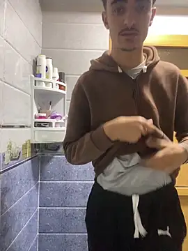 Achrafsad9i online show from April 13, 2026, 8:46 pm