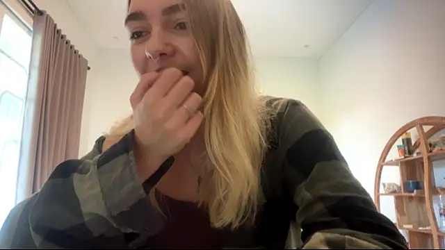 RoxyWet online show from March 12, 2026, 11:42 pm