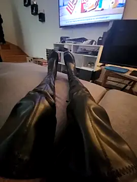 bootslove1 online show from April 3, 2026, 9:49 am