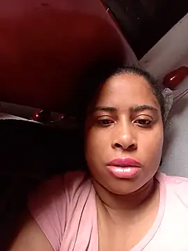 gatinha20257 online show from May 17, 2026, 3:01 pm