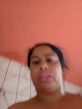 gatinha20257 online show from May 18, 2026, 1:16 pm