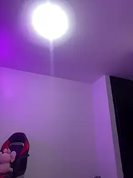 LINDA EF online show from April 22, 2026, 12:01 pm