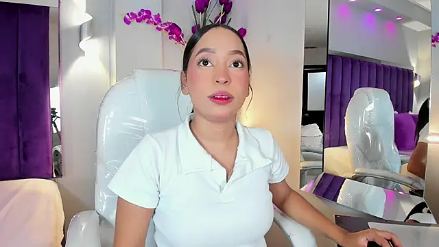 Snapshot of MiaCamille_ chatting on June 6, 2026, 6:13 pm MiaCamille online show from June 6, 2026, 6:13 pm