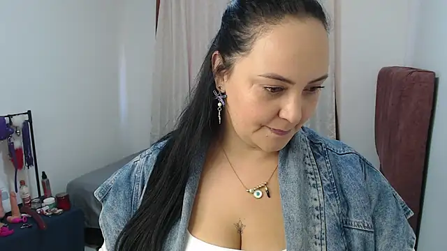 Snapshot of Veroniicabbw_ chatting on July 11, 2026, 2:28 pm Veroniicabbw online show from July 11, 2026, 2:28 pm