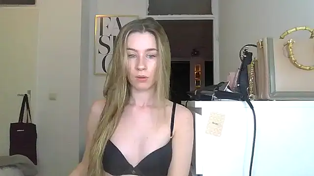 Snapshot of GoldenHoney chatting on March 14, 2026, 7:09 pm GoldenHoney online show from March 14, 2026, 7:09 pm