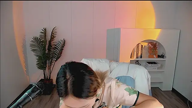 zhoulan-bb online show from April 1, 2026, 2:24 am