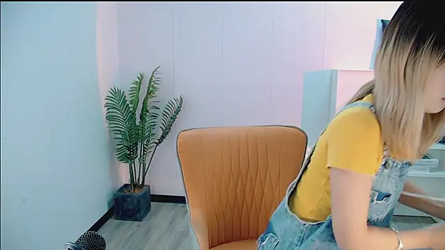 zhoulan-bb online show from March 20, 2026, 2:23 am