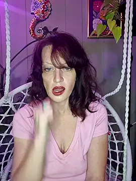 PurpleBunnyxo online show from June 15, 2026, 5:29 am