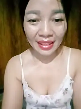 Yiyi102300 online show from May 27, 2026, 1:57 am